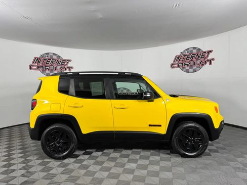 Used 2018 Jeep Renegade Trailhawk w/ UConnect 8.4 Nav Group AWD/4WD image 8