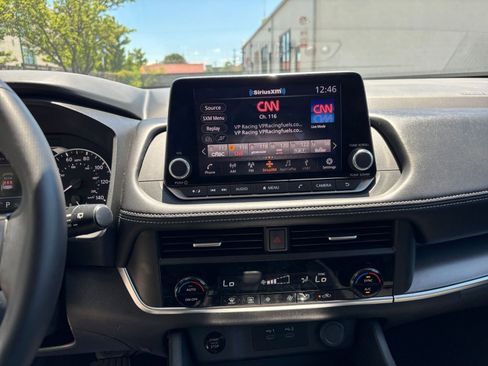 Used 2025 Nissan Rogue SV FWD image 21