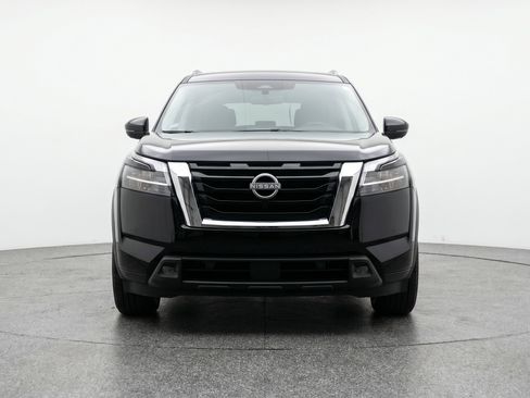 Used 2025 Nissan Pathfinder SV FWD image 2