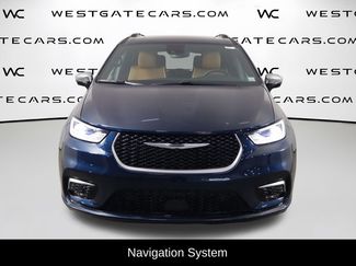 Used 2025 Chrysler Pacifica Pinnacle w/ Trailer Tow Group AWD/4WD video 2