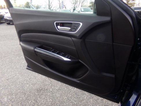 Used 2018 Acura TLX image 27