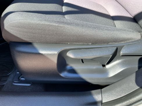 Used 2021 Toyota Corolla LE image 15