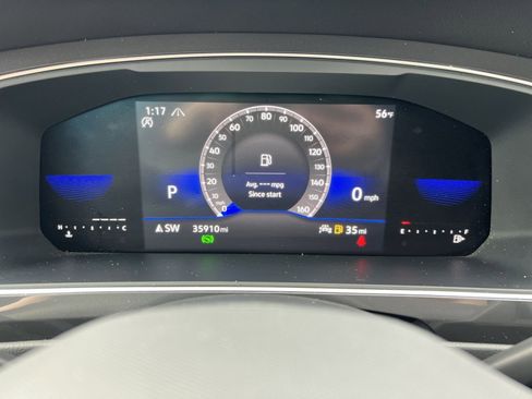 Used 2022 Volkswagen Tiguan SE image 17