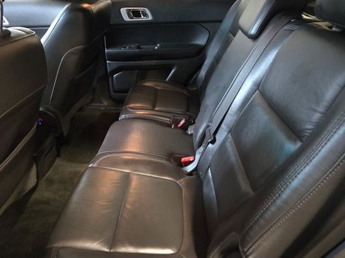 Used 2014 Ford Explorer XLT w/ Equipment Group 202A image 18