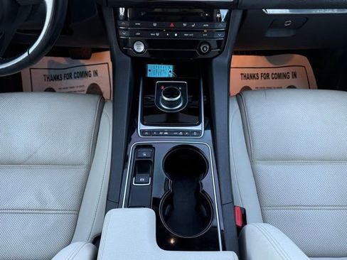 Used 2017 Jaguar F-PACE Prestige image 21