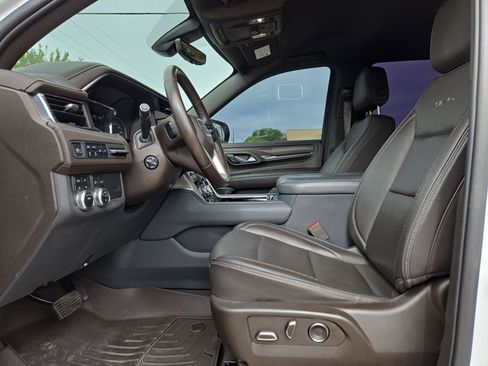 Used 2021 GMC Yukon Denali w/ Advanced Technology Package AWD/4WD image 16
