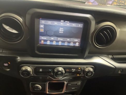 Used 2022 Jeep Wrangler Sport image 18