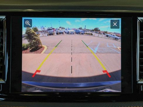 Used 2023 Chrysler Pacifica Pinnacle FWD image 21