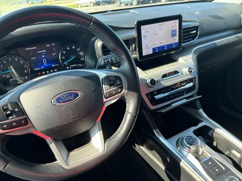 Used 2020 Ford Explorer XLT w/ Equipment Group 202A AWD/4WD image 17
