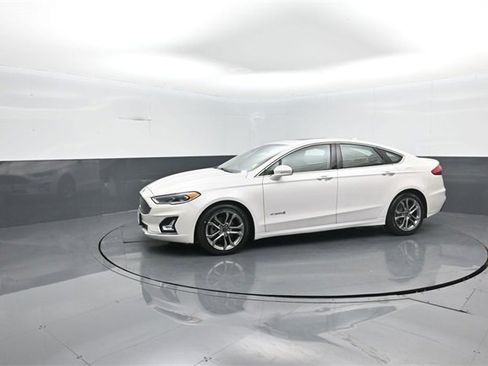 Certified 2019 Ford Fusion Titanium image 4