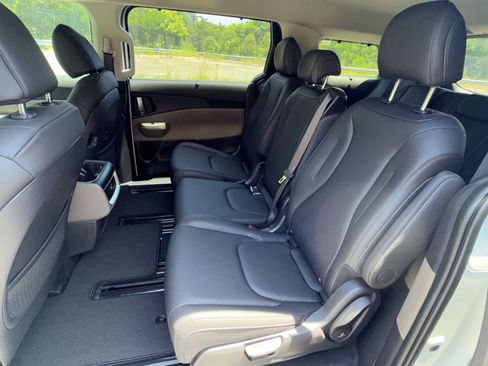 New 2026 Kia Carnival EX FWD image 29