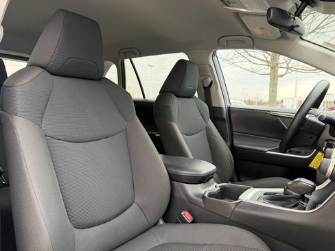 Used 2023 Toyota RAV4 LE image 21
