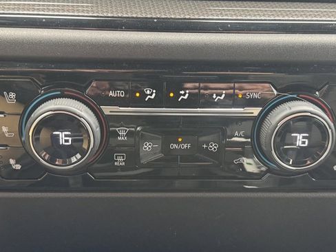 Used 2024 Chevrolet Silverado 1500 ZR2 w/ Technology Package image 26