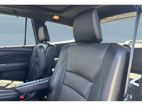 Used 2020 Honda Pilot Black Edition image 17
