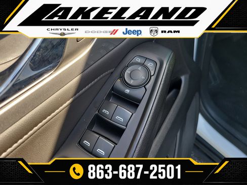 Used 2023 Chevrolet Traverse LT AWD/4WD image 16