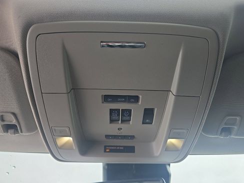 Certified 2018 Chevrolet Silverado 1500 High Country image 18