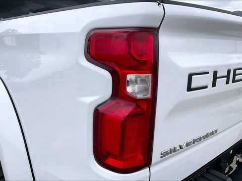 Used 2022 Chevrolet Silverado 1500 RST w/ Safety Package AWD/4WD image 20