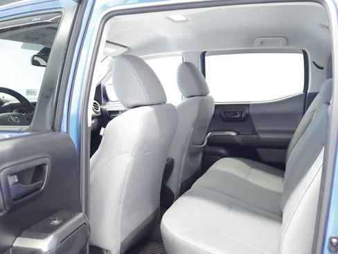 Used 2020 Toyota Tacoma SR5 AWD/4WD image 12