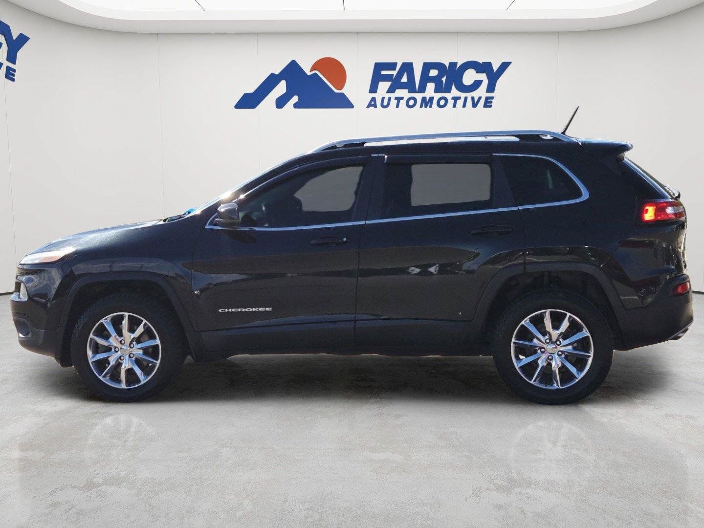 Used 2014 Jeep Cherokee Limited w/ Luxury Group AWD/4WD image 8
