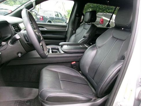 Certified 2024 Jeep Wagoneer Series III AWD/4WD image 7