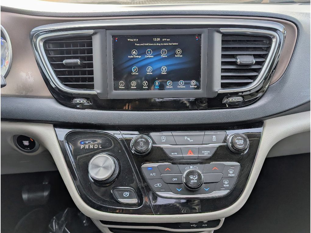 Used 2018 Chrysler Pacifica LX FWD image 23