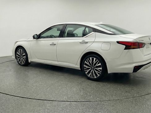 Used 2025 Nissan Altima 2.5 SV image 5