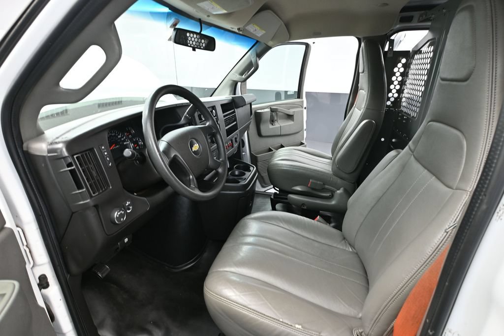 Used 2016 Chevrolet Express 2500 RWD image 16