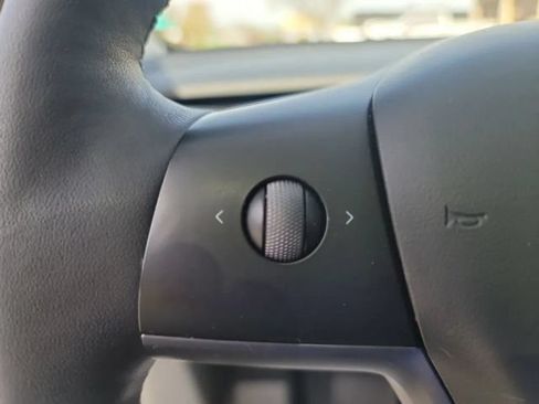 Used 2023 Tesla Model Y 2WD image 21