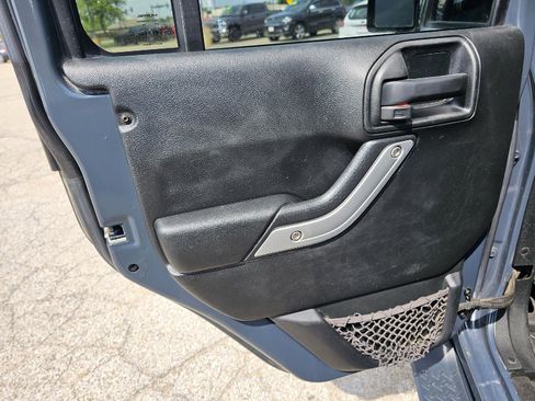 Used 2016 Jeep Wrangler Unlimited Rubicon w/ Connectivity Group image 31