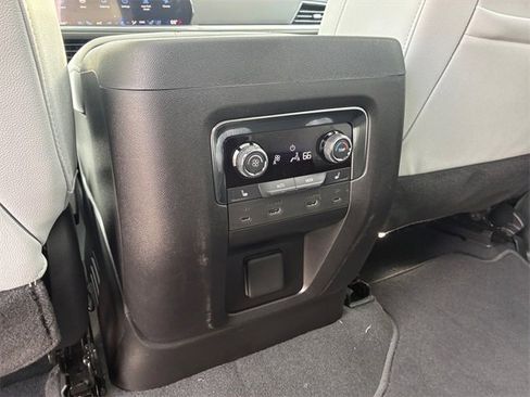 New 2025 Chevrolet Suburban Premier image 18