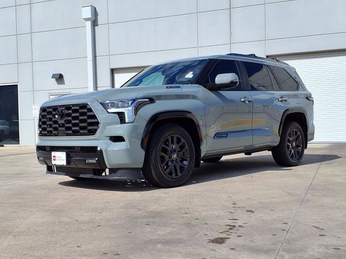 Certified 2025 Toyota Sequoia Platinum AWD/4WD image 1