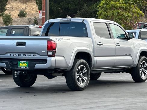 Used 2019 Toyota Tacoma TRD Sport w/ Technology Package RWD image 4