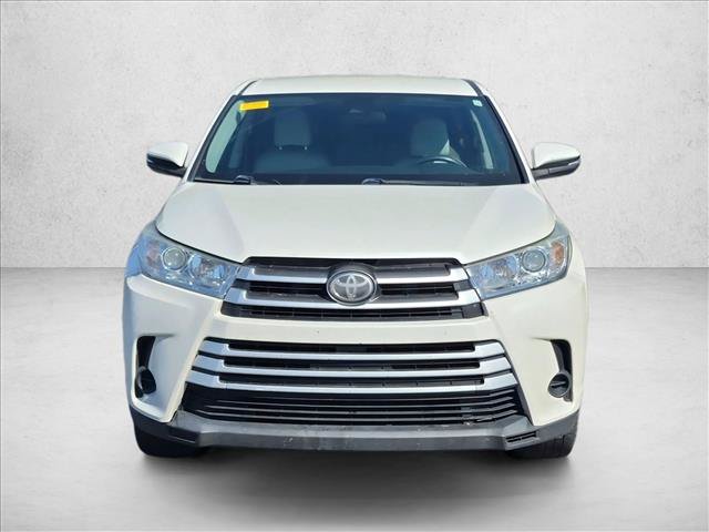 Used 2017 Toyota Highlander LE FWD image 3