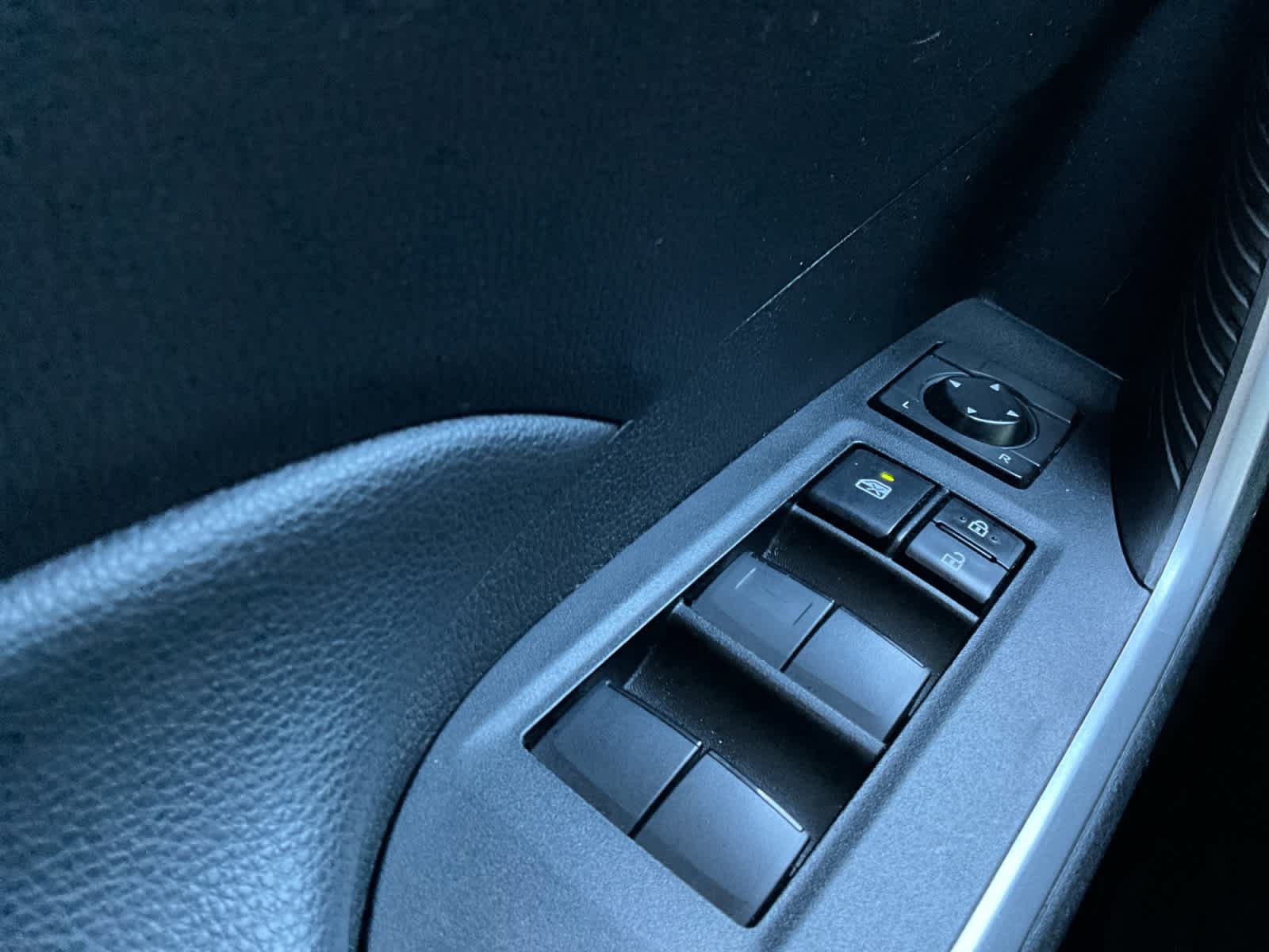 Used 2021 Toyota RAV4 LE FWD image 19
