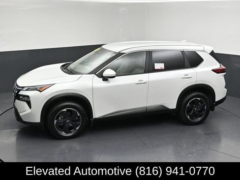 Used 2024 Nissan Rogue SV AWD/4WD image 28