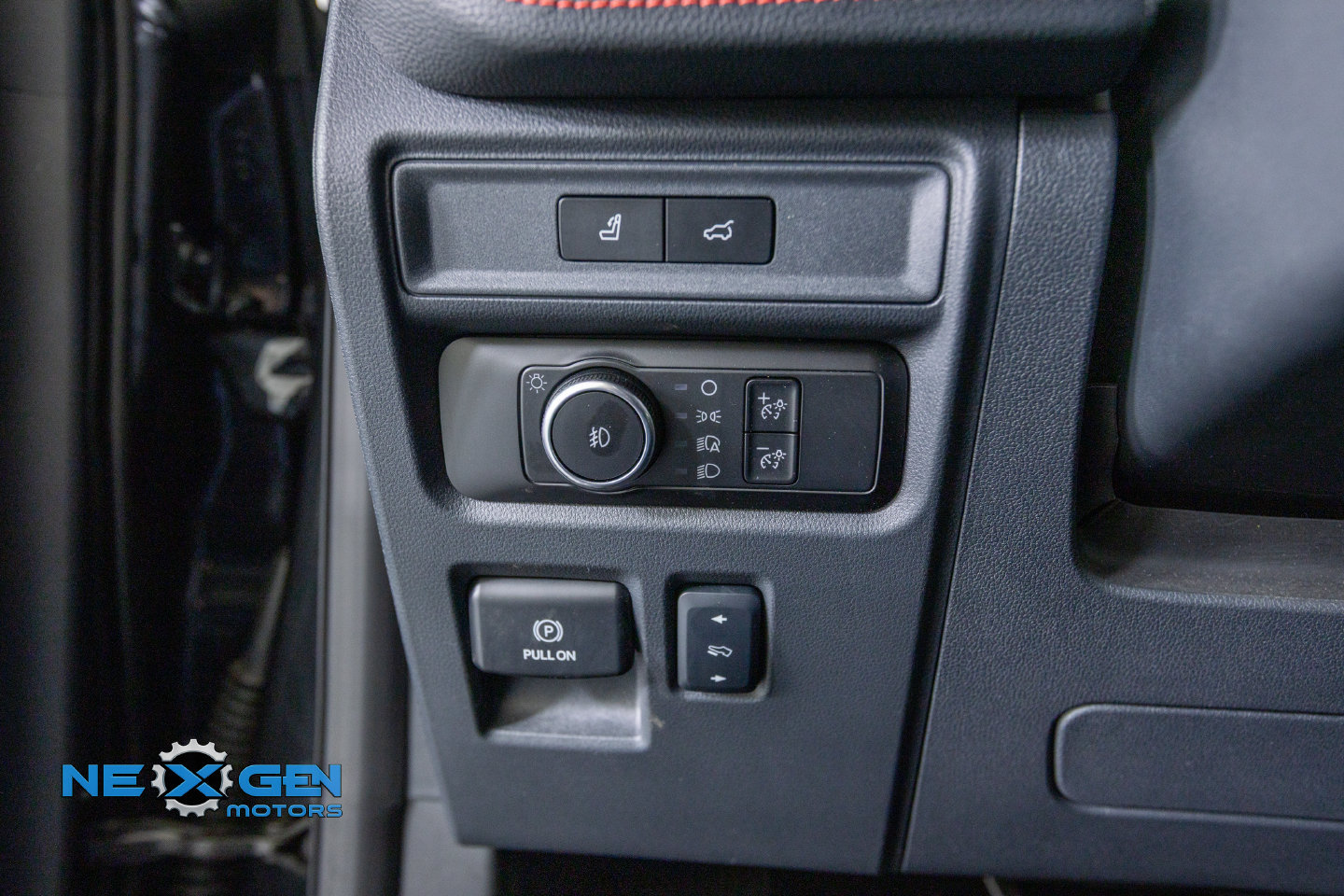 Used 2024 Ford Expedition Limited AWD/4WD image 14
