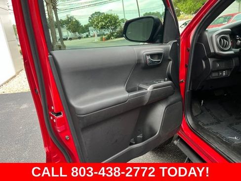 Used 2022 Toyota Tacoma TRD Sport w/ TRD Premium Sport Package AWD/4WD image 5
