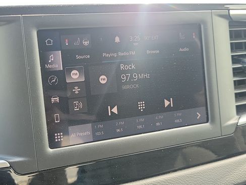 Used 2023 Chrysler Voyager LX FWD image 13