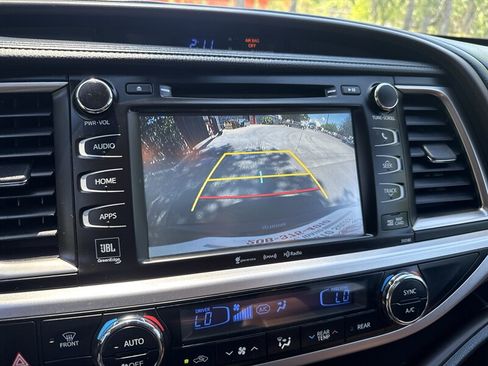Used 2017 Toyota Highlander Limited AWD/4WD image 35