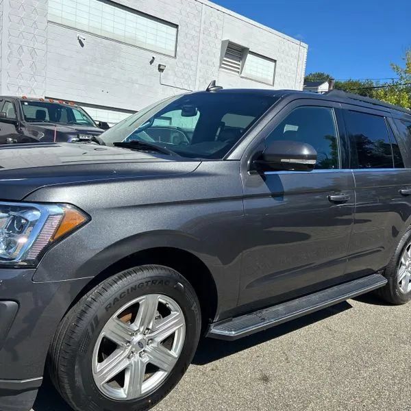 Used 2020 Ford Expedition XLT w/ Equipment Group 202A AWD/4WD image 2