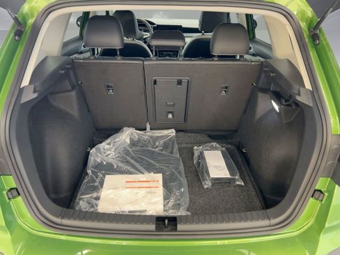 New 2026 Volkswagen Taos SE image 32