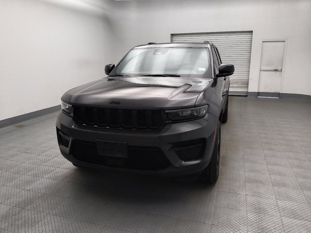 Used 2023 Jeep Grand Cherokee Altitude AWD/4WD image 15
