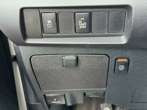 Used 2015 Toyota Sienna SE Premium image 18