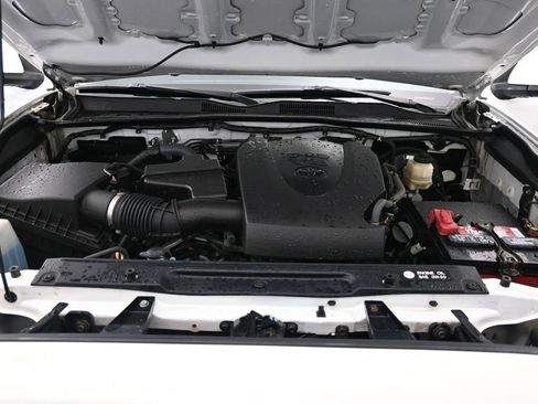 Used 2016 Toyota Tacoma SR image 18