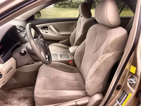 Used 2011 Toyota Camry FWD image 11