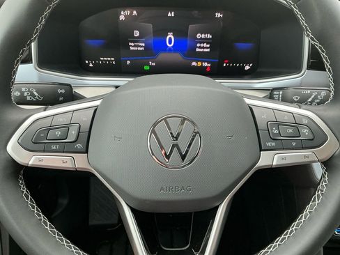 New 2025 Volkswagen Taos SE image 20