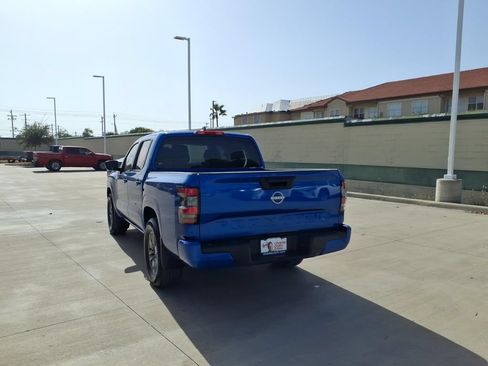 Used 2025 Nissan Frontier SV RWD image 3