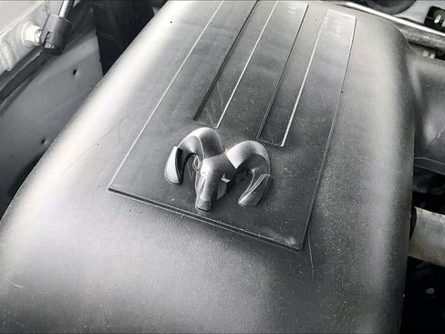 Used 2017 RAM 1500 Classic SLT image 31