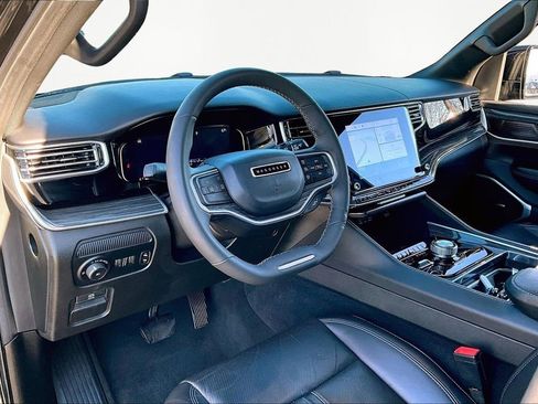 Used 2022 Jeep Wagoneer Series II image 12