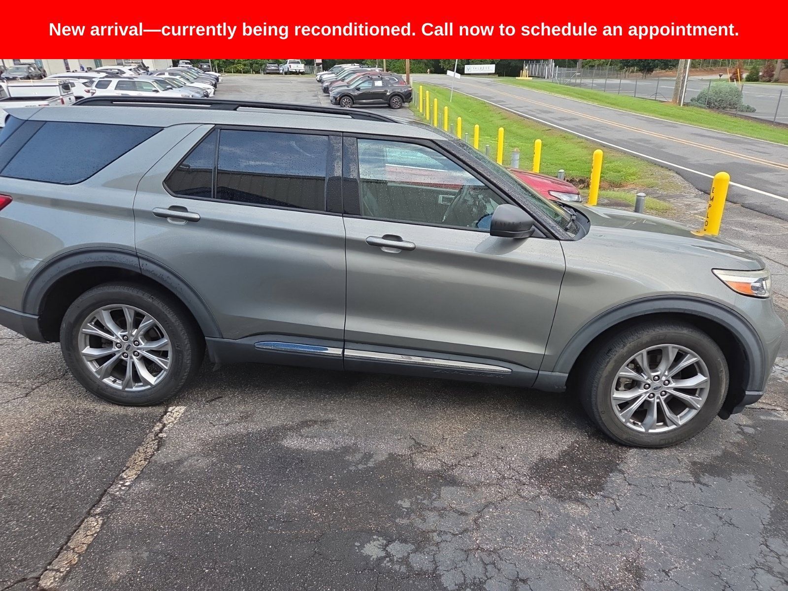 Used 2020 Ford Explorer XLT w/ Equipment Group 202A AWD/4WD image 4